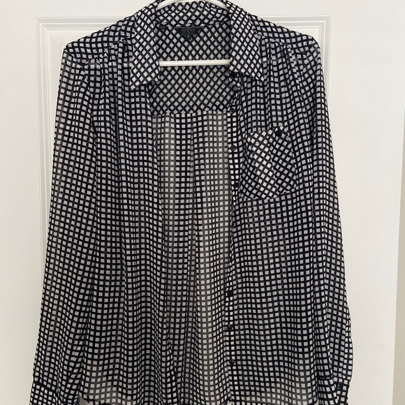 Guess button down sheer collared blouse - Picture 1 of 4